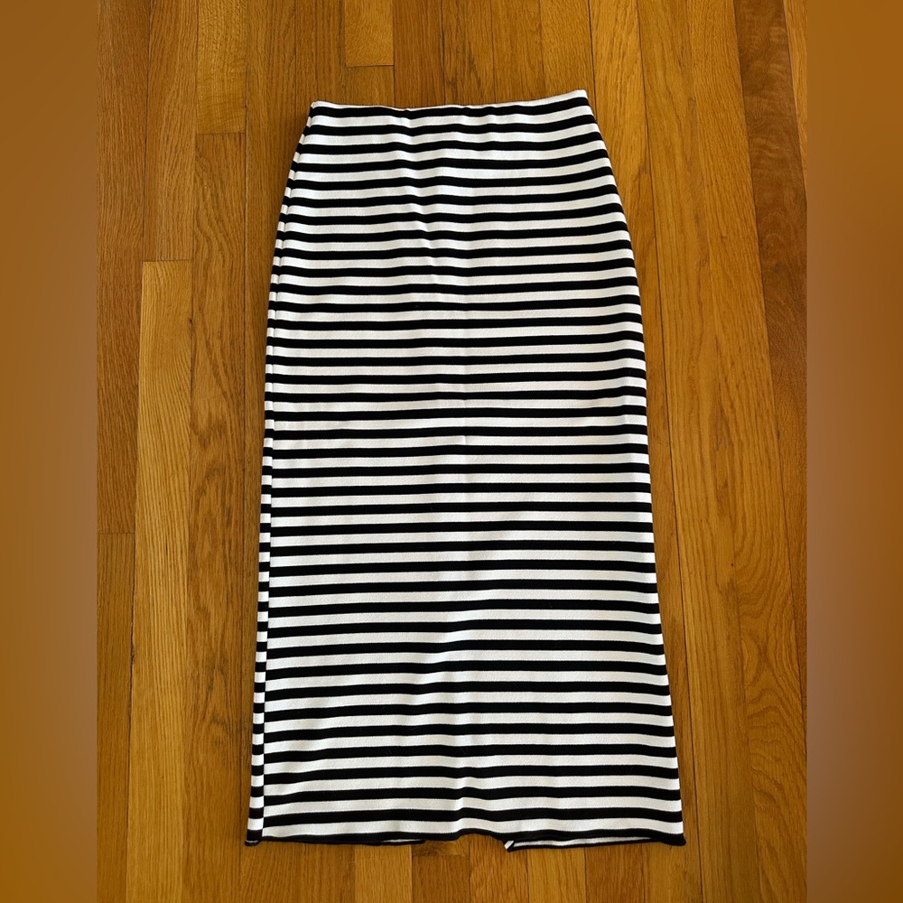 Zara fitted midi striped skirt. Worn once. Size medium.